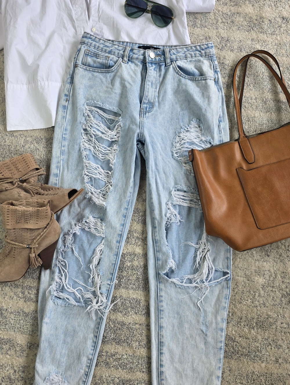 🔥 Sexy Misguided Riot High Rise Mom Jeans | Light Wash Distressed | Size 8 🔥